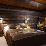 Villa Tolonen A Beautiful Log By The River Ivalo