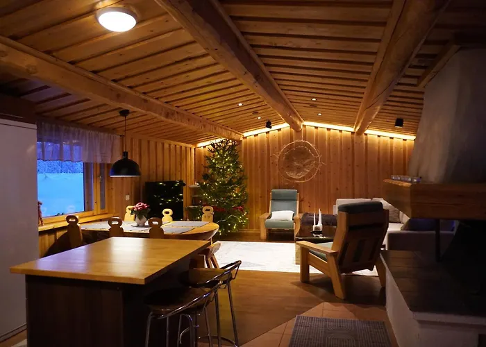 Tolonen A Beautiful Log By The River 이발로