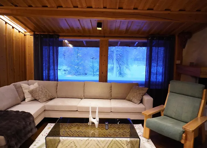 Tolonen A Beautiful Log By The River 이발로