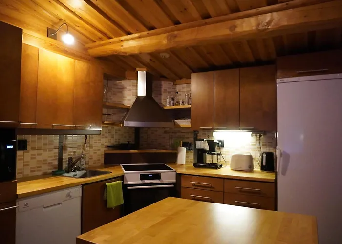 Вилла Tolonen A Beautiful Log By The River