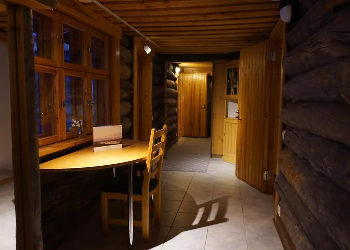 Tolonen A Beautiful Log By The River 이발로