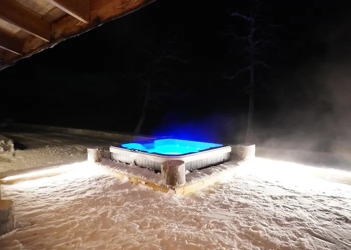 Tolonen A Beautiful Log By The River 이발로