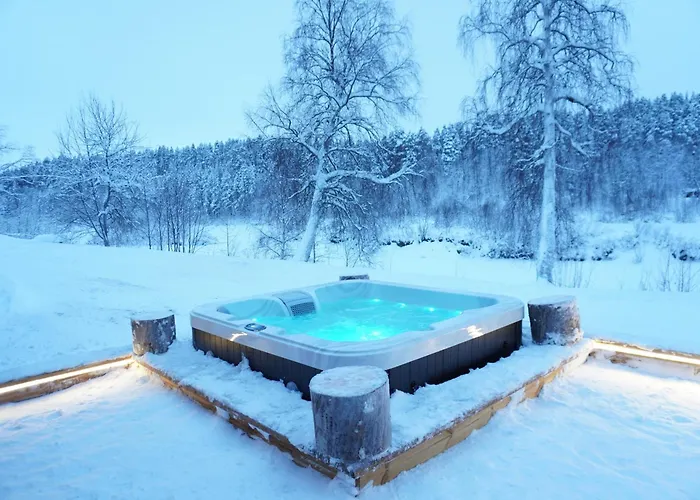 빌라 Tolonen A Beautiful Log By The River 이발로